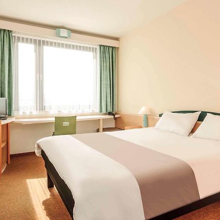 Ibis Rostock Am Stadthafen Exterior photo