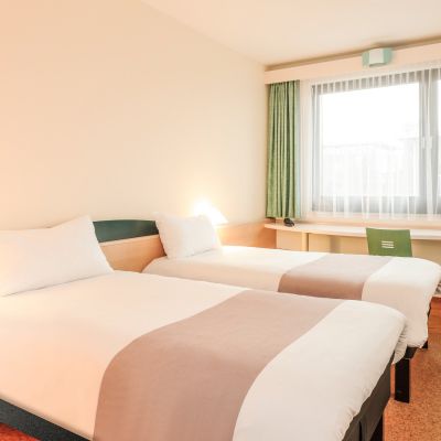 Ibis Rostock Am Stadthafen Exterior photo